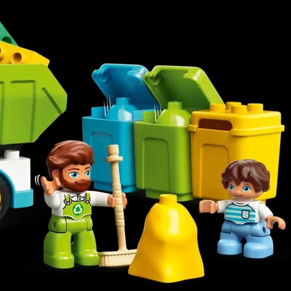 Brand New Lego DUPLO 10945 Garbage Truck and Recycling Building Playset - Picture 8 of 10
